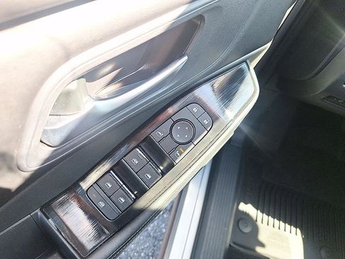 Certified 2025 Nissan Rogue SV FWD image 10