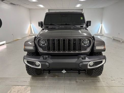 Used 2024 Jeep Gladiator Sport image 2