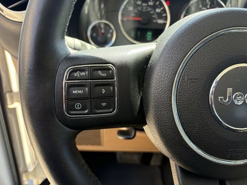 Used 2014 Jeep Wrangler Unlimited Sahara w/ Connectivity Group AWD/4WD image 16