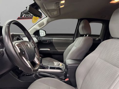 Used 2019 Toyota Tacoma SR5 image 9