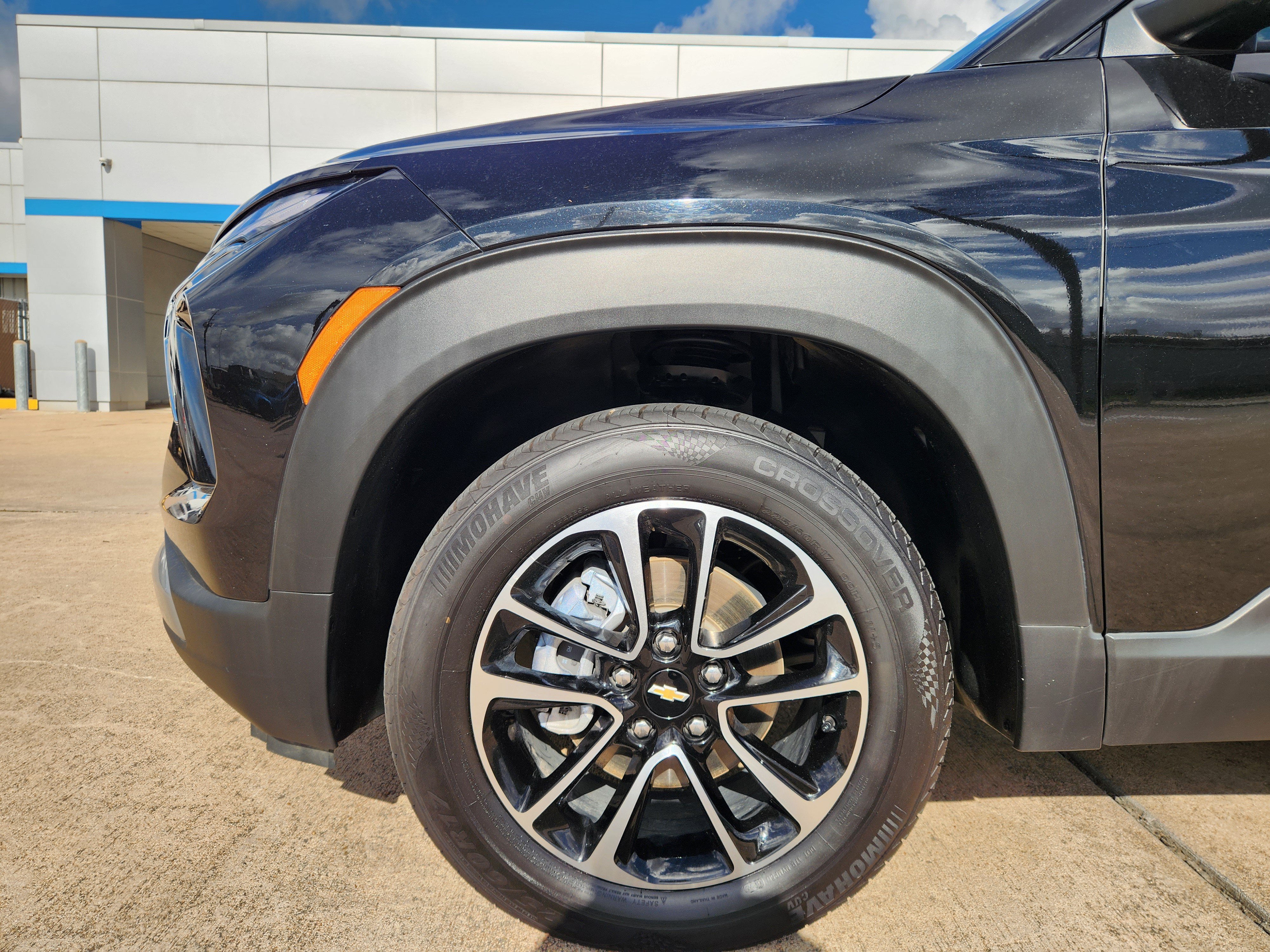 Used 2025 Chevrolet TrailBlazer LT AWD/4WD image 9
