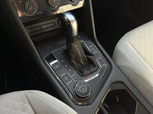 Used 2018 Volkswagen Tiguan S image 13