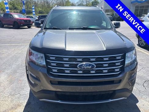 Used 2017 Ford Explorer XLT w/ Equipment Group 202A AWD/4WD image 2