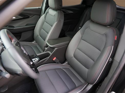 Used 2021 Chevrolet TrailBlazer RS w/ Technology Package image 7