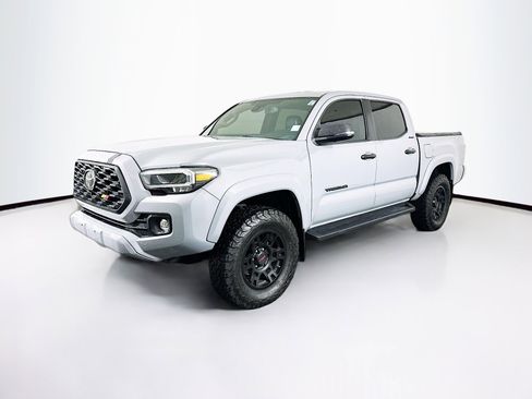 Used 2020 Toyota Tacoma Limited image 3