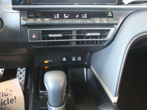 Used 2025 Toyota Camry SE FWD image 11