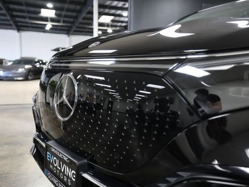 Used 2023 Mercedes-Benz EQS 580 4MATIC SUV image 13