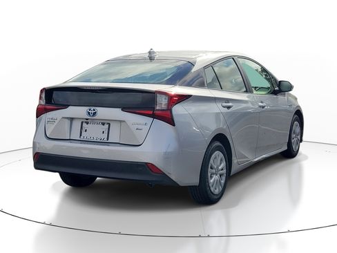 Used 2021 Toyota Prius L Eco FWD image 6
