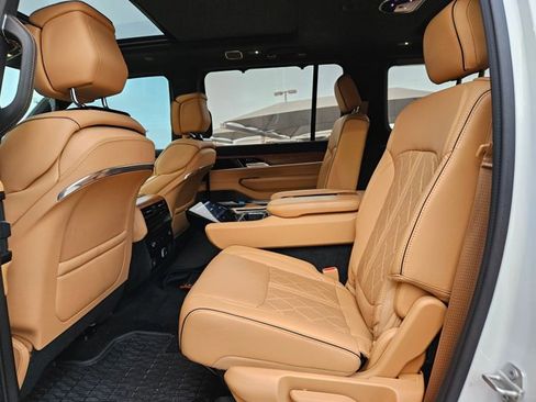 Used 2024 Jeep Grand Wagoneer Series III image 17