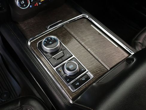 Used 2021 Ford Expedition Max Limited image 9