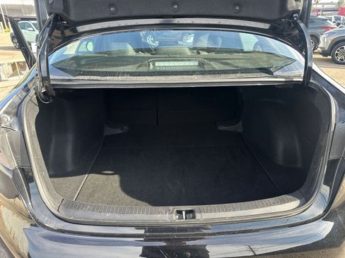 Used 2025 Toyota Corolla LE image 29