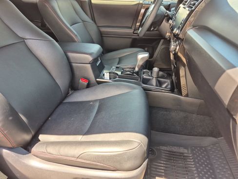 Used 2022 Toyota 4Runner TRD Off-Road Premium w/ Moonroof Package AWD/4WD image 25