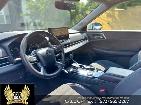 Used 2025 Mitsubishi Outlander SE AWD/4WD image 8
