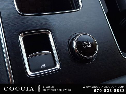 Certified 2025 Lincoln Aviator AWD image 24