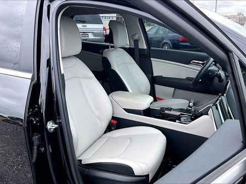 Used 2025 Kia Sportage EX w/ Premium Package FWD image 9
