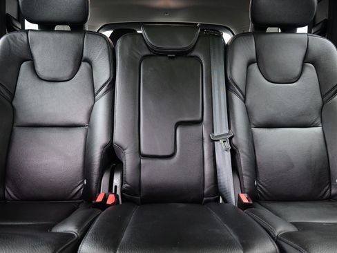 Used 2021 Volvo XC90 T6 Momentum w/ Advanced Package image 17