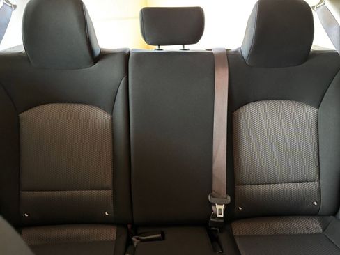 Used 2025 Kia Soul LX w/ LX Technology Package FWD image 36