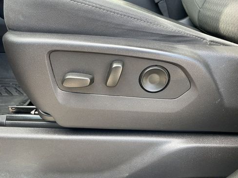 Used 2024 Chevrolet Silverado 1500 LT Trail Boss w/ Convenience Package II AWD/4WD image 11