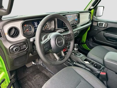 Used 2025 Jeep Wrangler Sport AWD/4WD image 10