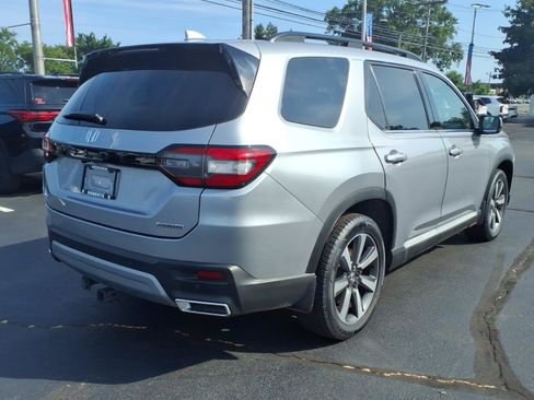 Used 2024 Honda Pilot Touring image 7