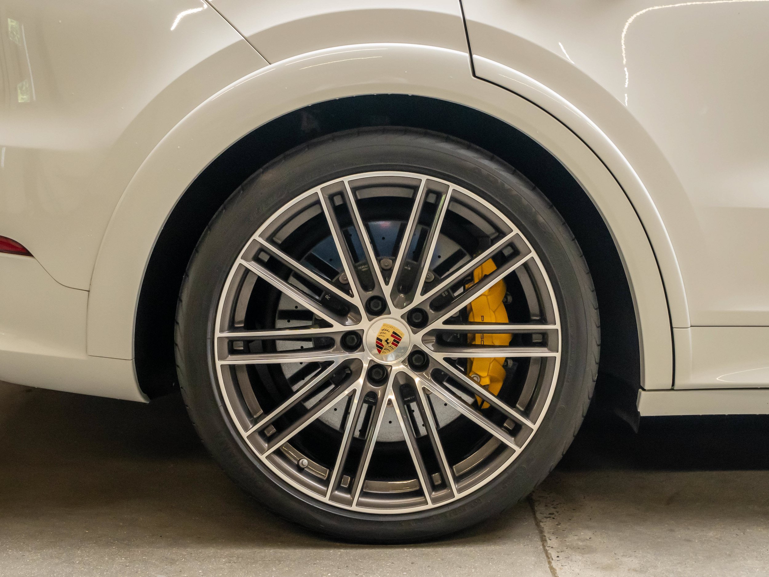 Used 2022 Porsche Cayenne Turbo S AWD/4WD image 17