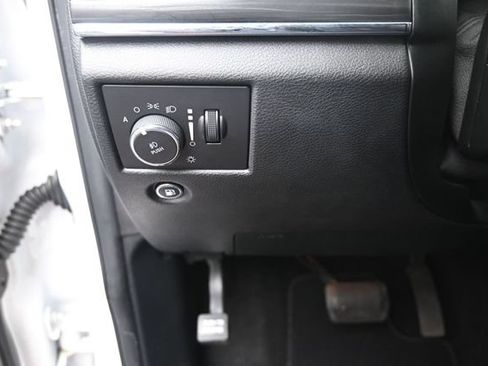 Used 2019 Jeep Grand Cherokee Limited w/ Luxury Group II AWD/4WD image 16