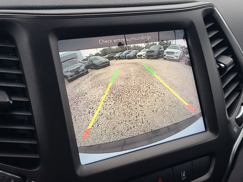 Used 2022 Jeep Cherokee Trailhawk w/ Comfort/Convenience Group image 25