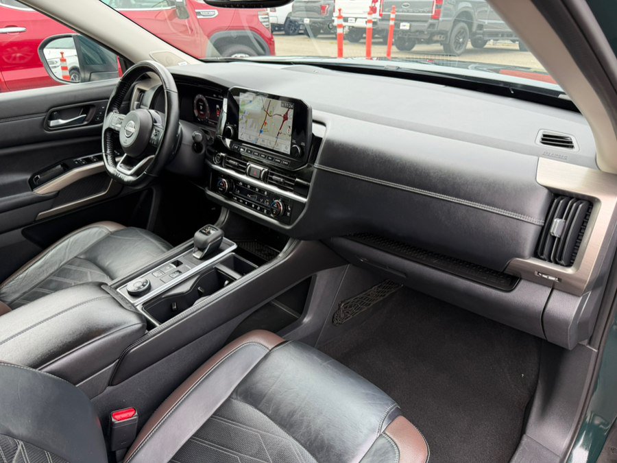 Used 2022 Nissan Pathfinder Platinum w/ Lighting Package (N92) AWD/4WD image 25