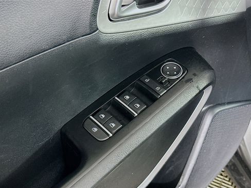 Used 2025 Kia Soul LX w/ LX Technology Package FWD image 15