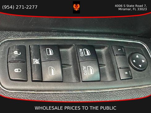 Used 2017 Chrysler 300 C RWD image 16