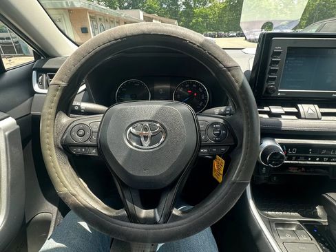 Used 2021 Toyota RAV4 LE AWD/4WD image 11