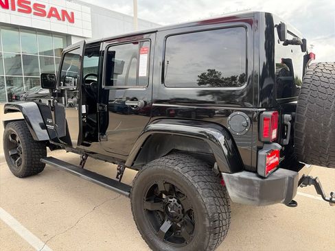 Used 2016 Jeep Wrangler Unlimited Sahara w/ Connectivity Group AWD/4WD image 12