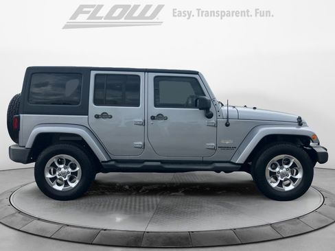 Used 2014 Jeep Wrangler Unlimited Sahara w/ Connectivity Group AWD/4WD image 10