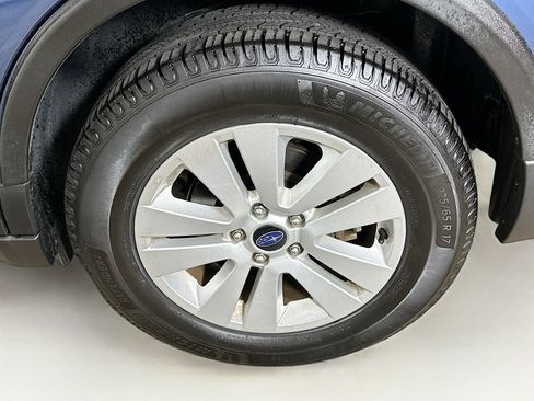 Used 2019 Subaru Outback 2.5i Premium image 11