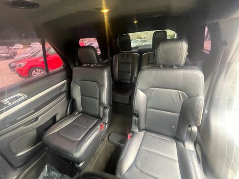 Used 2016 Ford Explorer XLT w/ Equipment Group 202A FWD image 23
