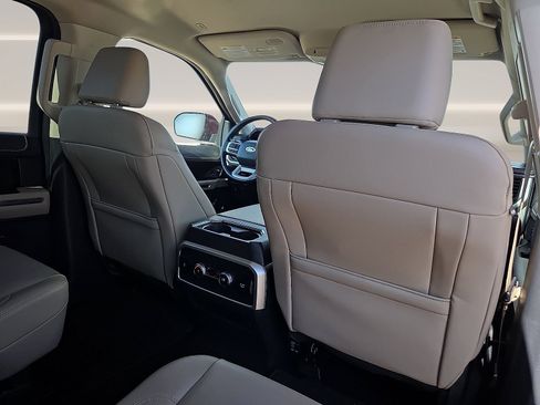 Used 2023 Ford Expedition XLT RWD image 10
