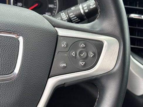 Used 2023 GMC Acadia SLT FWD image 30