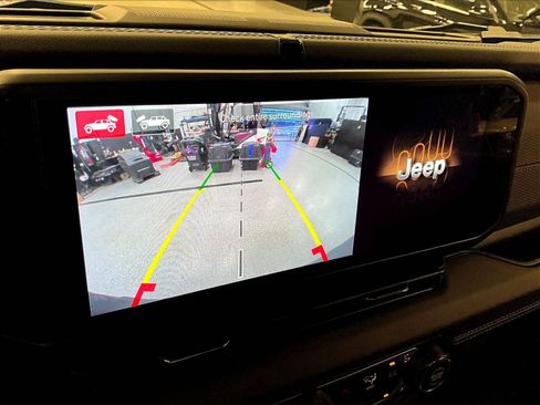 Used 2024 Jeep Wrangler Unlimited Rubicon AWD/4WD image 38