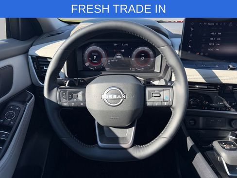 Used 2025 Nissan Rogue SL AWD/4WD image 12