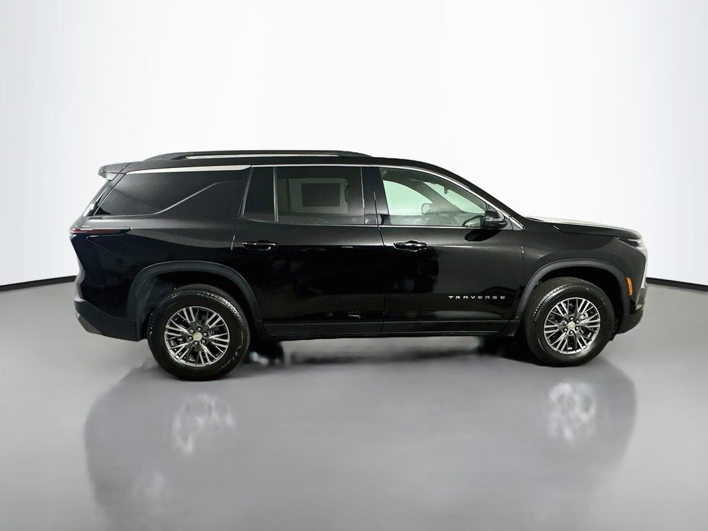 Used 2025 Chevrolet Traverse LT FWD image 7