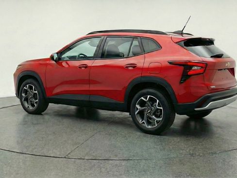 Used 2025 Chevrolet Trax LT FWD image 6