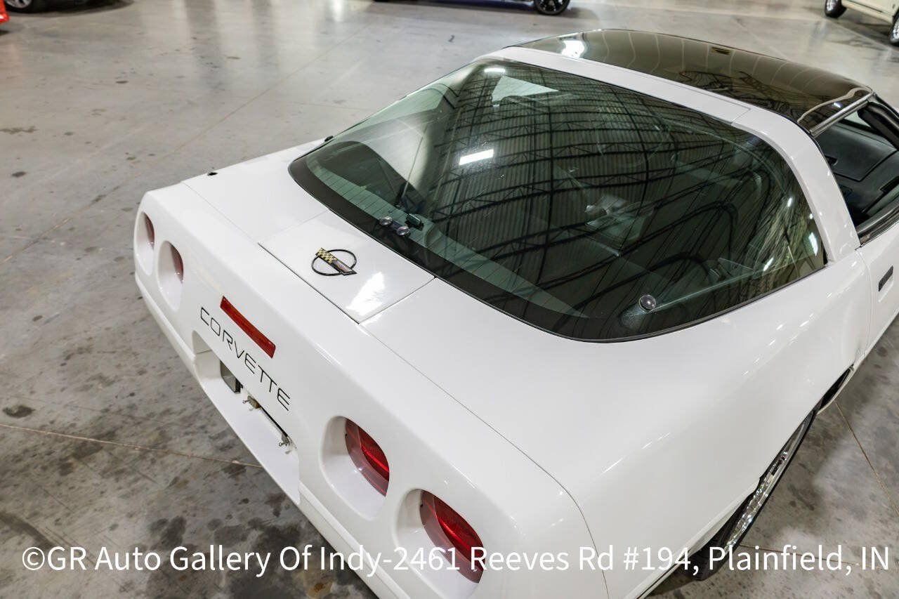 Used 1992 Chevrolet Corvette Coupe RWD image 21