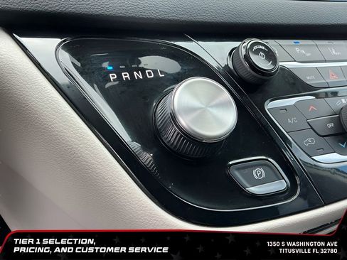 Used 2023 Chrysler Pacifica Touring-L FWD image 29