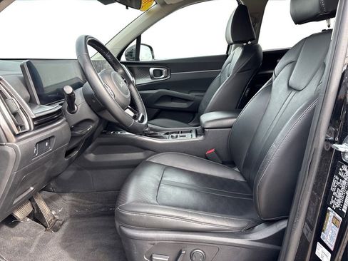 Used 2025 Kia Sorento S AWD/4WD image 9