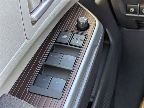 Used 2024 Toyota Sienna XLE image 26