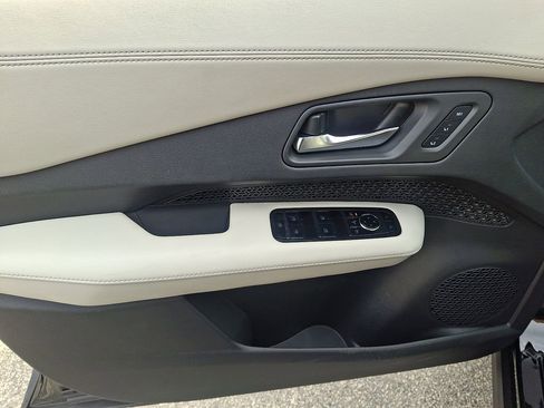 Used 2023 Nissan Ariya FWD image 12