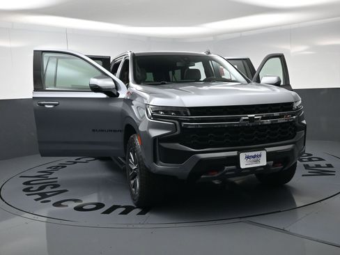 Used 2022 Chevrolet Suburban Z71 w/ Luxury Package AWD/4WD image 24