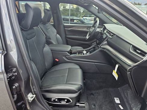 New 2024 Jeep Grand Cherokee L Overland w/ Advanced Protech Group III image 11