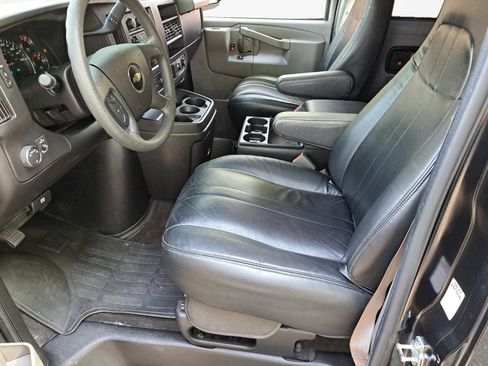 Used 2017 Chevrolet Express 3500 LT w/ LT Preferred Equipment Group RWD image 8