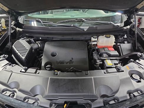 Used 2023 Chevrolet Traverse RS w/ LPO, Floor Liner Package FWD image 33